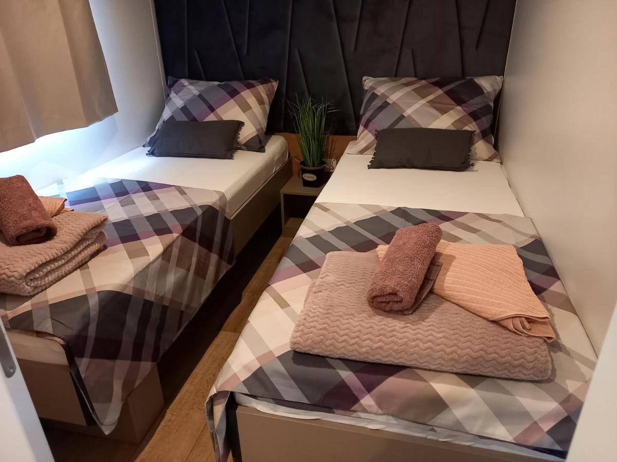 Mobile Home Agava 2 ビオグラード・ナ・モル エクステリア 写真